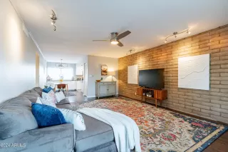 Photo #5: 6686204 Listing