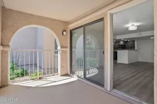 Photo #5: 6686296 Listing