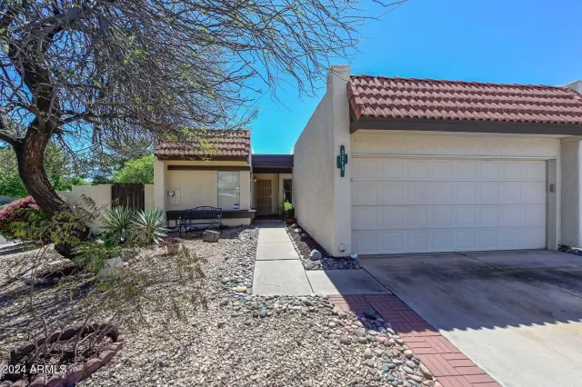 MLS: 6686388 Condo For Sale