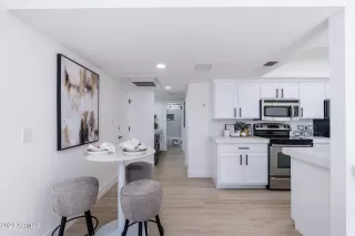 Photo #5: 6686594 Listing