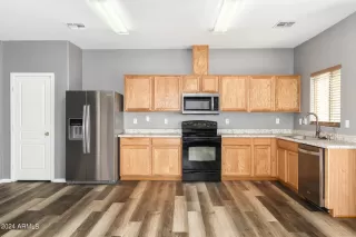 Photo #3: 6686691 Listing 