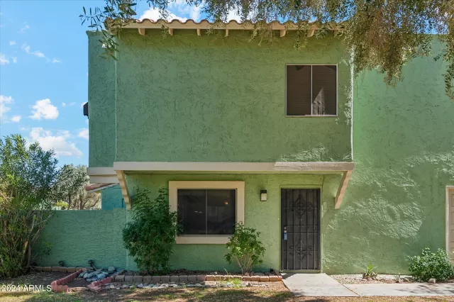 MLS: 6686882 Condo For Sale