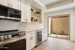 Photo #5: 6686910 Listing