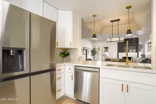 Photo #6: 6686910 Listing