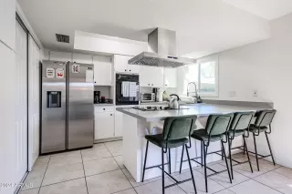 Photo #6: 6687195 Listing