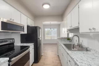 More Details about MLS # 6687648 : 200 S OLD LITCHFIELD ROAD#4