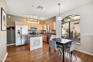 Photo #5: 6687863 Listing