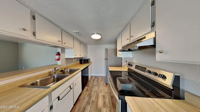 MLS: 6687983 Condo For Sale