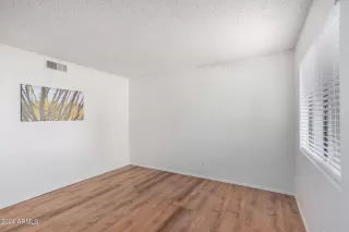 Photo #5: 6688031 Listing