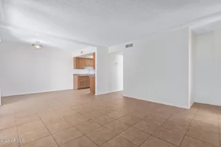 Photo #4: 6688456 Listing