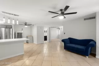 Photo #4: 6689415 Listing