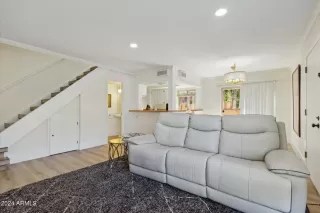 Photo #4: 6689418 Listing