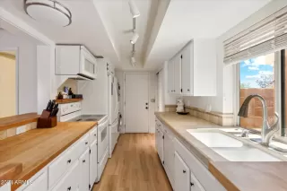 Photo #6: 6689418 Listing