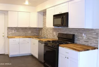 Photo #5: 6689827 Listing