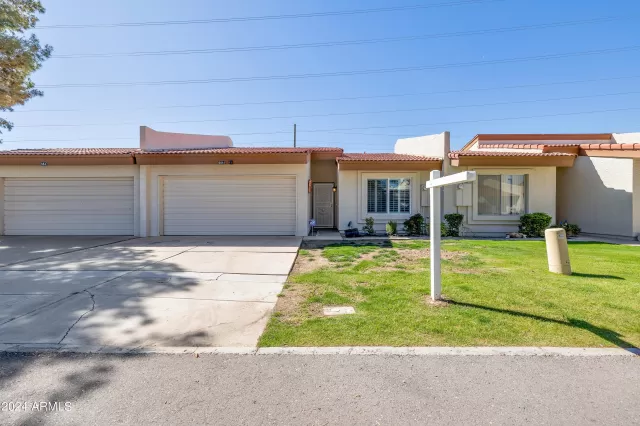 MLS: 6689853 Condo For Sale