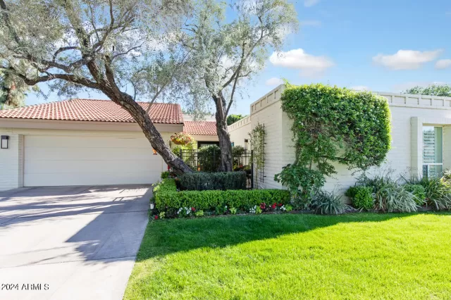 MLS: 6690005 Condo For Sale