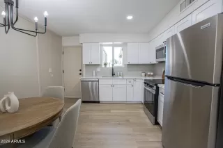 Photo #6: 6690267 Listing 