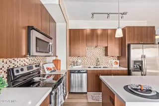 Photo #3: 6690308 Listing