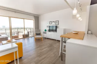 Photo #5: 6690315 Listing