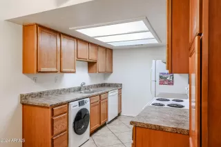 Photo #5: 6691144 Listing