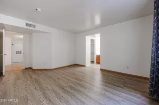 Photo #6: 6691144 Listing