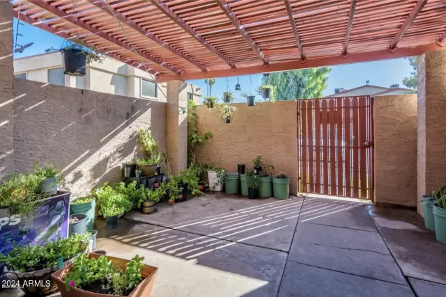 MLS: 6691224 Condo For Sale