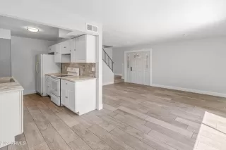 Photo #5: 6691398 Listing 