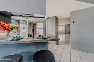 Photo #5: 6691409 Listing