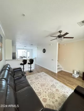 Photo #3: 6691671 Listing