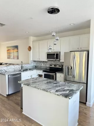 Photo #5: 6691671 Listing