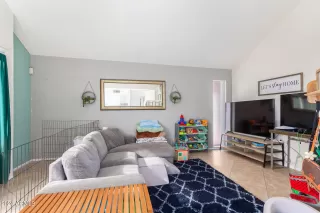 Photo #2: 6692274 Listing