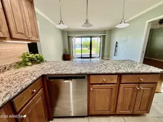 Photo #5: 6692651 Listing