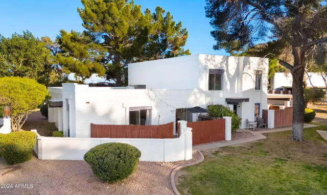 MLS: 6692668 Condo For Sale