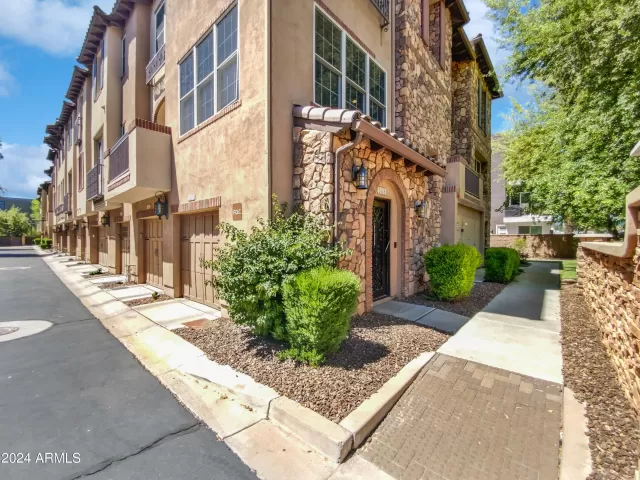 MLS: 6693001 Condo For Sale