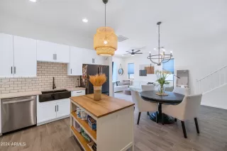 Photo #5: 6693262 Listing