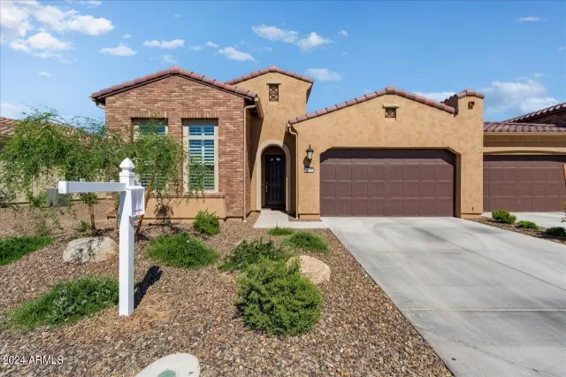 MLS: 6693393 Condo For Sale