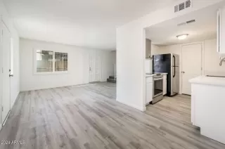 Photo #5: 6693487 Listing