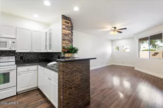 Photo #6: 6694687 Listing