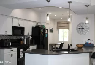 Photo #1: 6695000 Listing