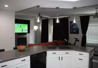 Photo #2: 6695000 Listing