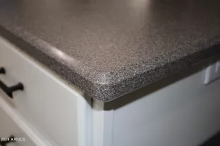 Photo #4: 6695000 Listing