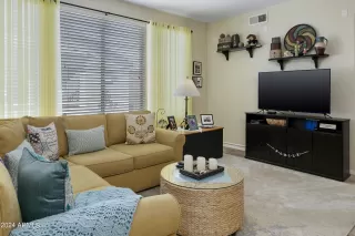 Photo #4: 6695782 Listing