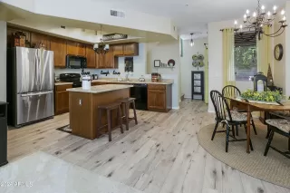 Photo #5: 6695782 Listing