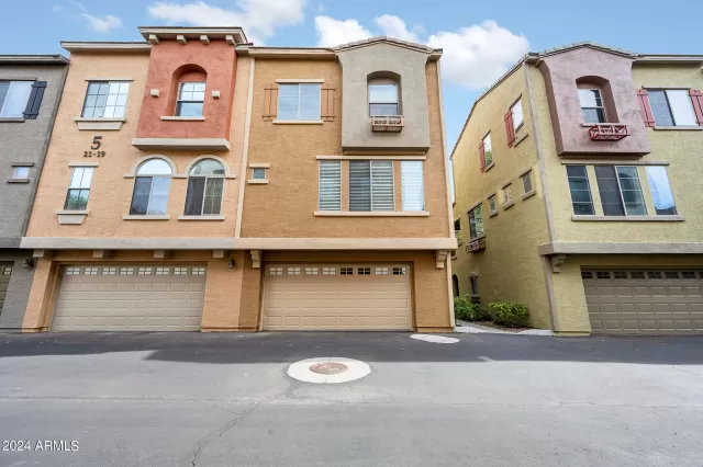 MLS: 6696383 Condo For Sale