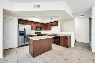 Photo #6: 6696383 Listing