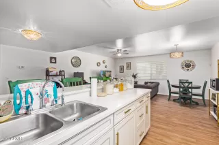 Photo #5: 6696423 Listing