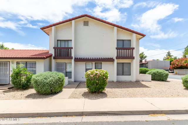 MLS: 6696496 Condo For Sale