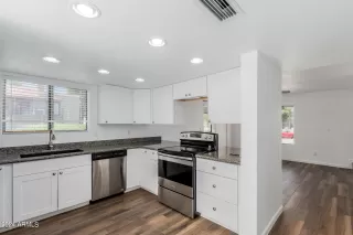 Photo #5: 6696496 Listing