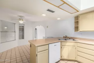 Photo #5: 6696503 Listing