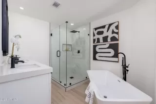 Photo #3: 6696819 Listing